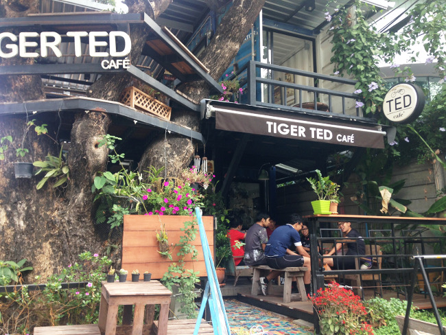 タイ チェンマイでカフェ巡り 秘密基地風のおしゃれカフェ Tiger Ted Cafe に行ってみた エリログ